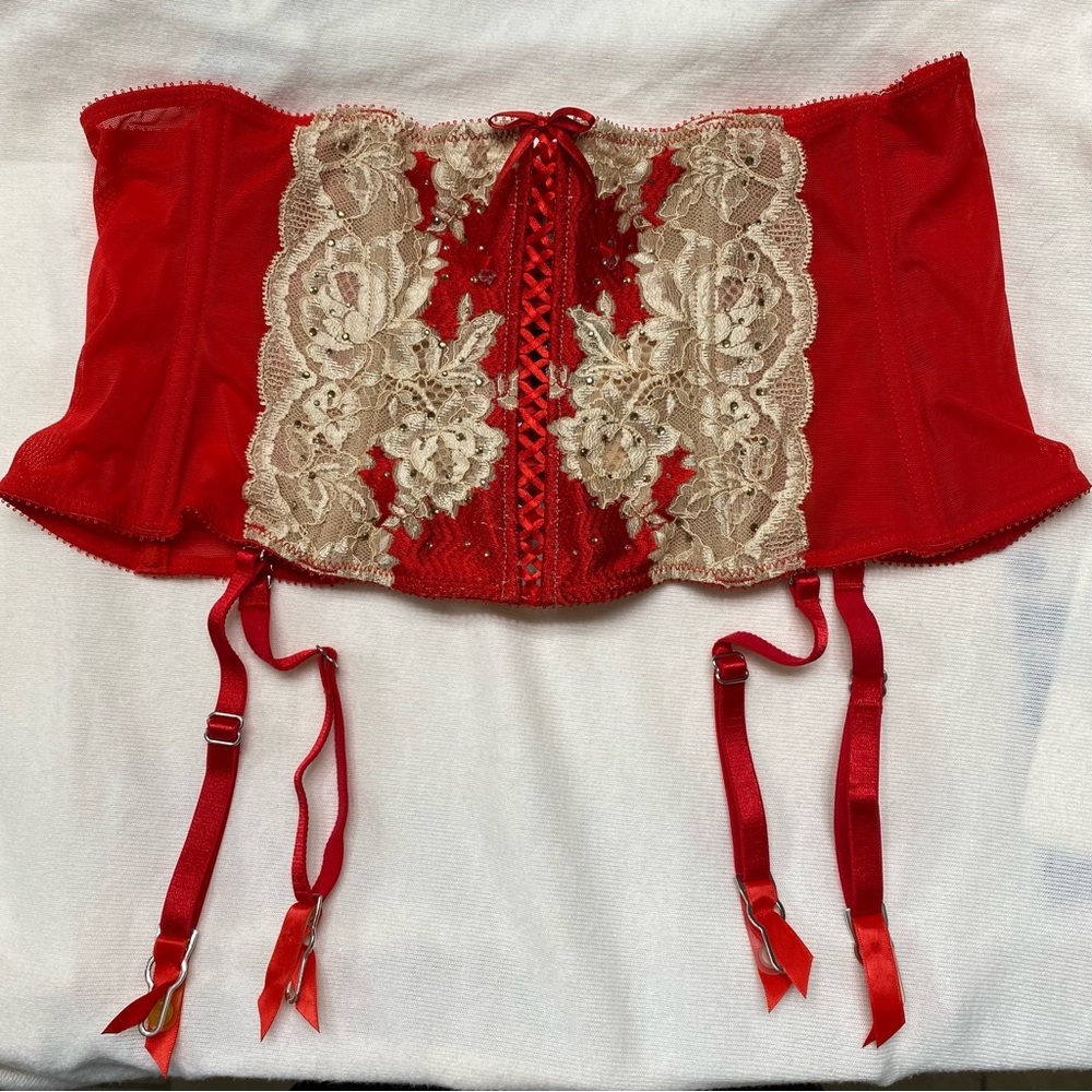 Victoria’s Secret embroidery garter